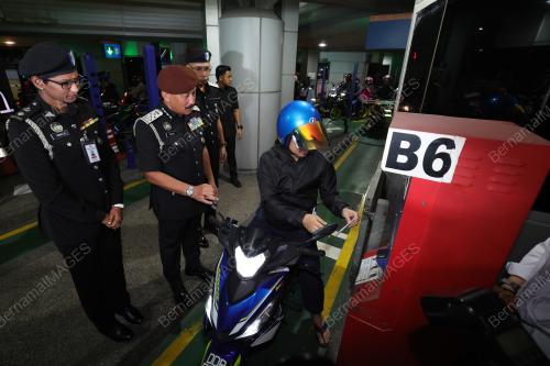 DATUK RUSLIN JUSOH 