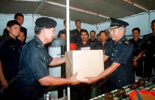 JB01_06012016_KUIH_RAYA_POLIS
