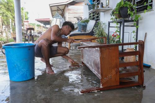 TINJAUAN BANJIR DI CHAAH