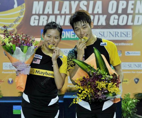 JB01_06052012_BADMINTON