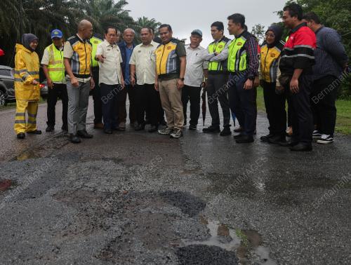 DATUK SERI AHMAD MASLAN 