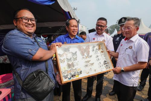 DATUK SERI AHMAD MASLAN 