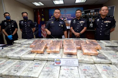 DATUK KAMARUL AZMAN MAMAT