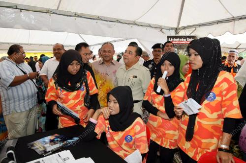 JB01_08012011_ISA_SAMAD-FELDA