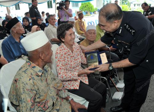 JB01_08032012_VETERAN_POLIS