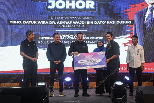 DATUK DR ASYRAF WAJDI DUSUKI