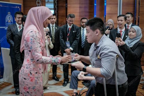 CHE' PUAN MAHKOTA KHALEEDA JOHOR