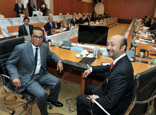 JB01_10062014_KHALED_n_MUKHRIZ