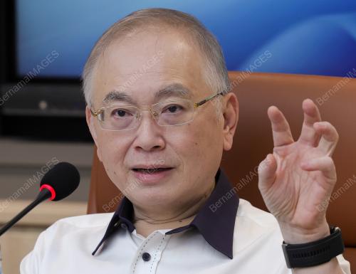 DATUK SERI DR WEE KA SIONG 