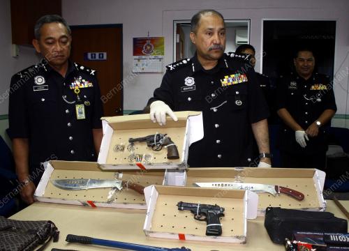 JB01_11012014_POLIS_TEMBAK