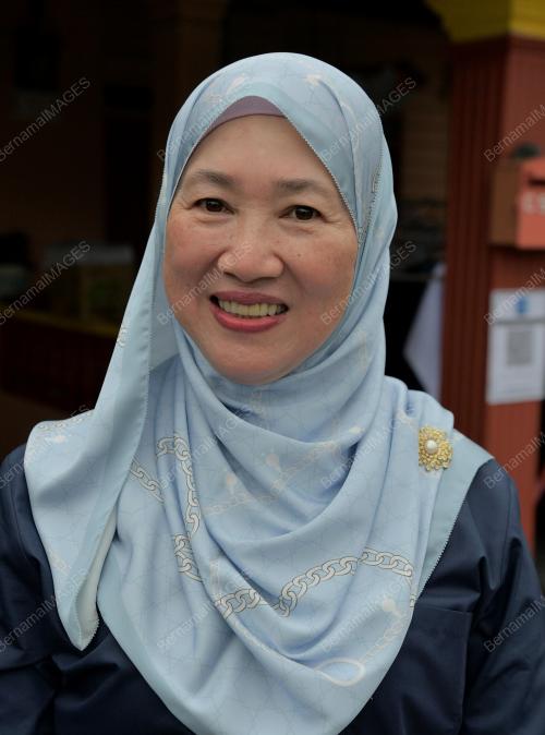 DR DAROYAH ALWI