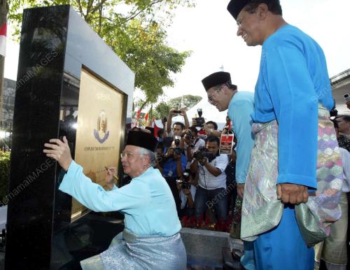 NAJIB TUN ABDUL RAZAK