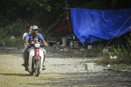ORANG ASLI MELARIKAN DIRI