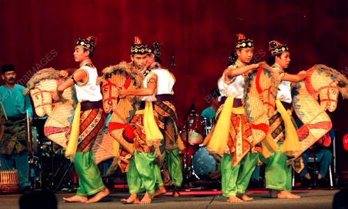 TARIAN KUDA KEPANG
