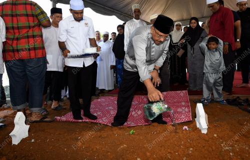 JB01_12042018_IBU_KSN_PERKUBURAN