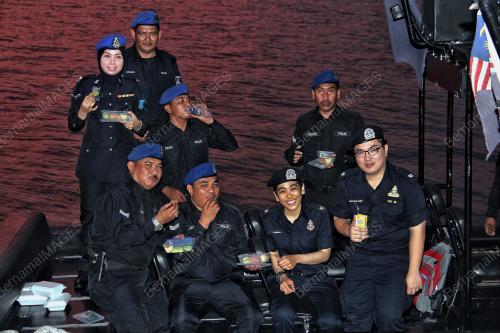 JB01_12062017_BERBUKA_APM_BN201706126675