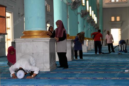 JB01_12082018_BERSIH_MASJID