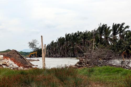 BENTENG PENAHAN OMBAK