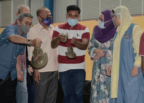 ZURAIDA KAMARUDDIN