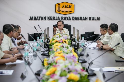 DATUK SERI AHMAD MASLAN