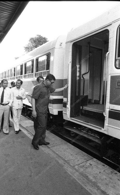 JB01_13081984_RAILBUS