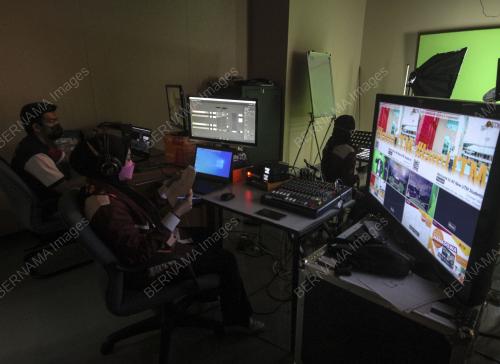 TINJAUAN BALIK KAMPUS