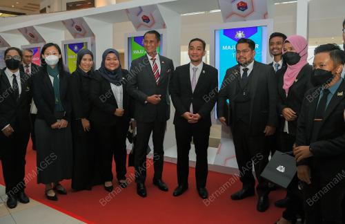 DATUK ONN HAFIZ GHAZI  