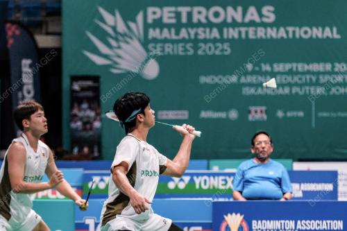 BADMINTON AKHIR PETRONAS SERIES