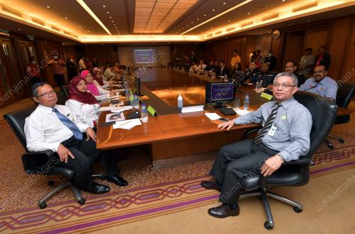 DATUK SERI DR ADHAM BABA