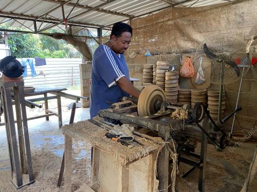 KOMPANG