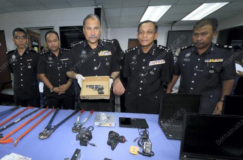 JB01_16042015_DATUK_MOKHTAR