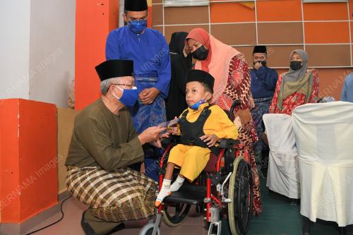 DATUK SERI DR ADHAM BABA 