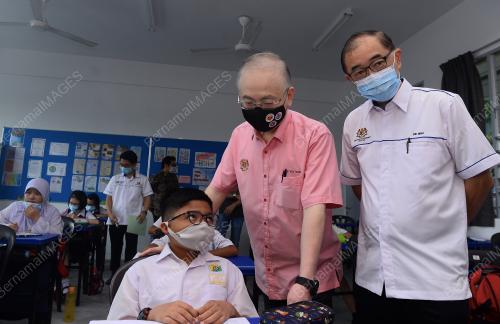 DATUK SERI IR WEE KA SIONG