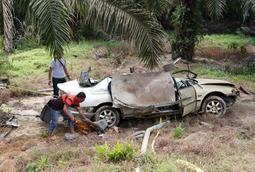 JB01_17022016_KERETA_TERJUNAM