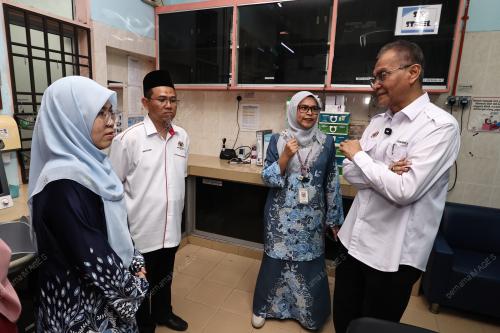 DATUK SERI DR DZULKEFLY AHMAD
