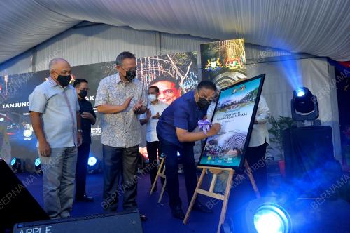 DATUK SERI REEZAL MERICAN NAINA MERICAN