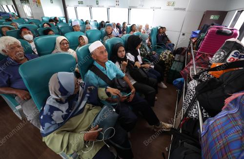TERMINAL FERI ANTARABANGSA PUTERI HARBOUR