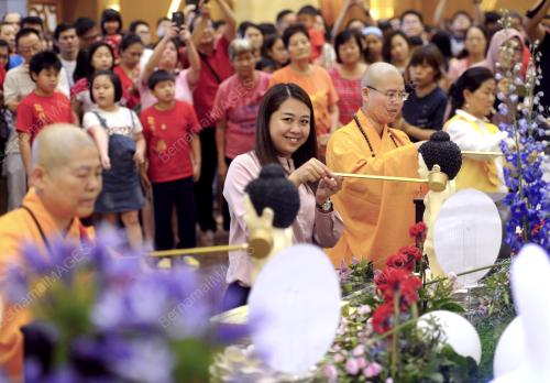 JB01_19052019_WESAK_201905190095