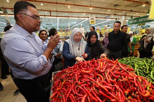 DATUK DR FUZIAH SALLEH