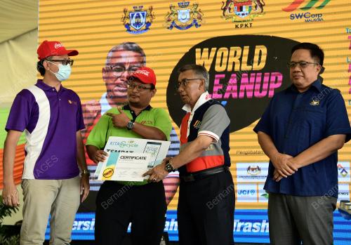 DATUK SERI DR ISMAIL ABD MUTTALIB.