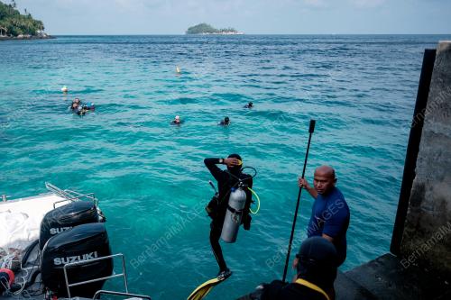 AKTIVITI MENYELAM PULAU AUR