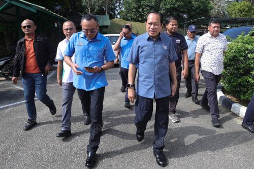DATUK SERI AHMAD MASLAN 