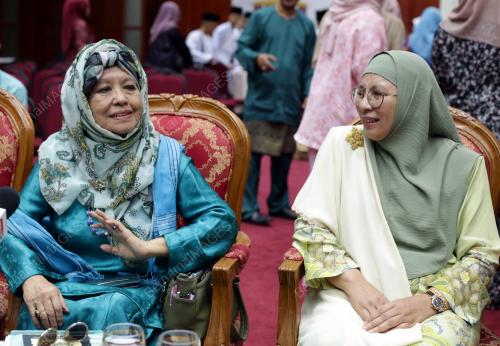 DATUK DR SITI ZAINON ISMAIL