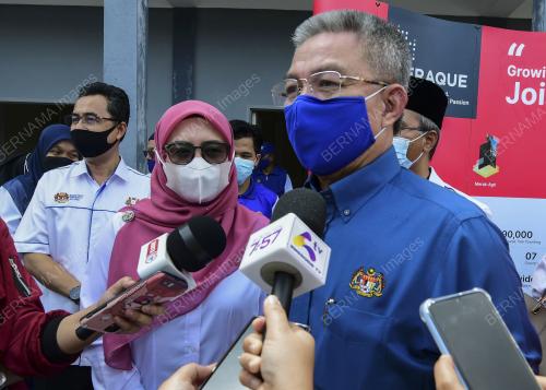 DATUK SERI DR ADHAM BABA
