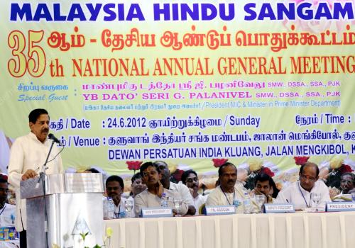 JB01_24062012_MIC_YOUTHS