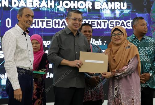DATUK SERI SALAHUDDIN AYUB