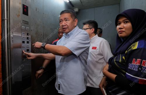 DATUK SERI SALAHUDDIN AYUB 