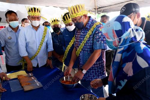 DATUK SERI MAHDZIR KHALID