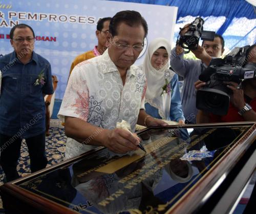 DATUK GHANI OTHMAN
