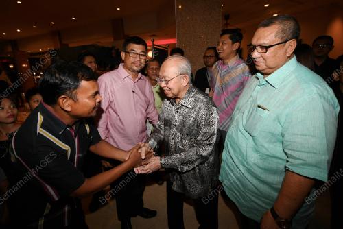 JB01_25062018_UMNO_BN201806241258